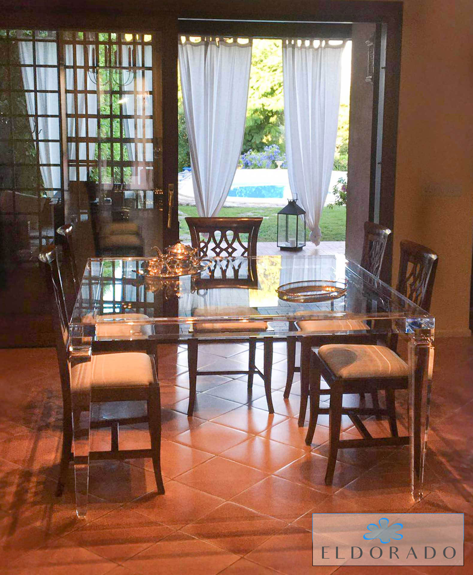 tavoli-pranzo-modello-lv1-0-acrylic-dining-table-lv1-140x140h76-jpg