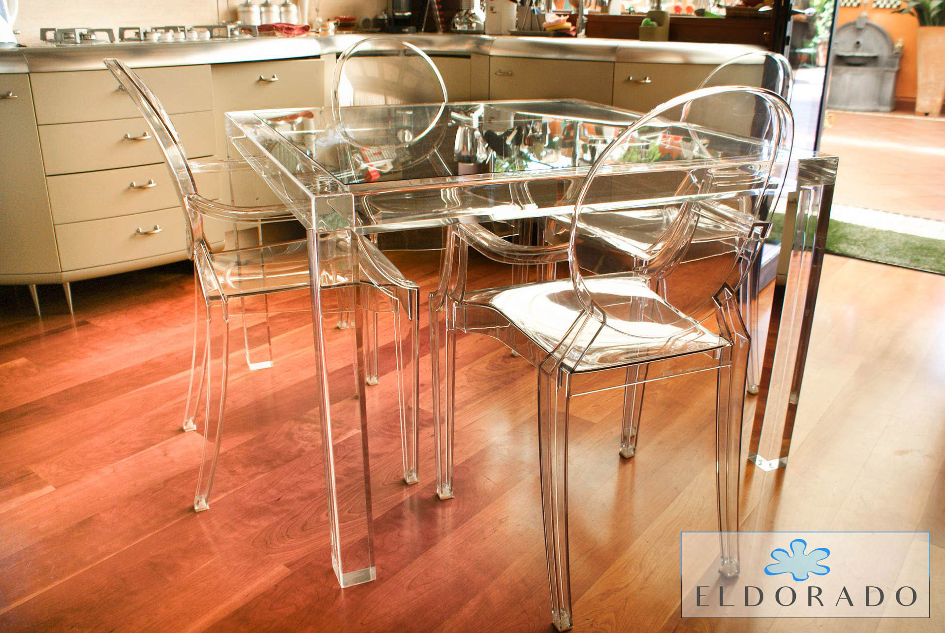 tavoli-pranzo-modello-missing-acrylic-dining-table-missing-110x110h76-jpg