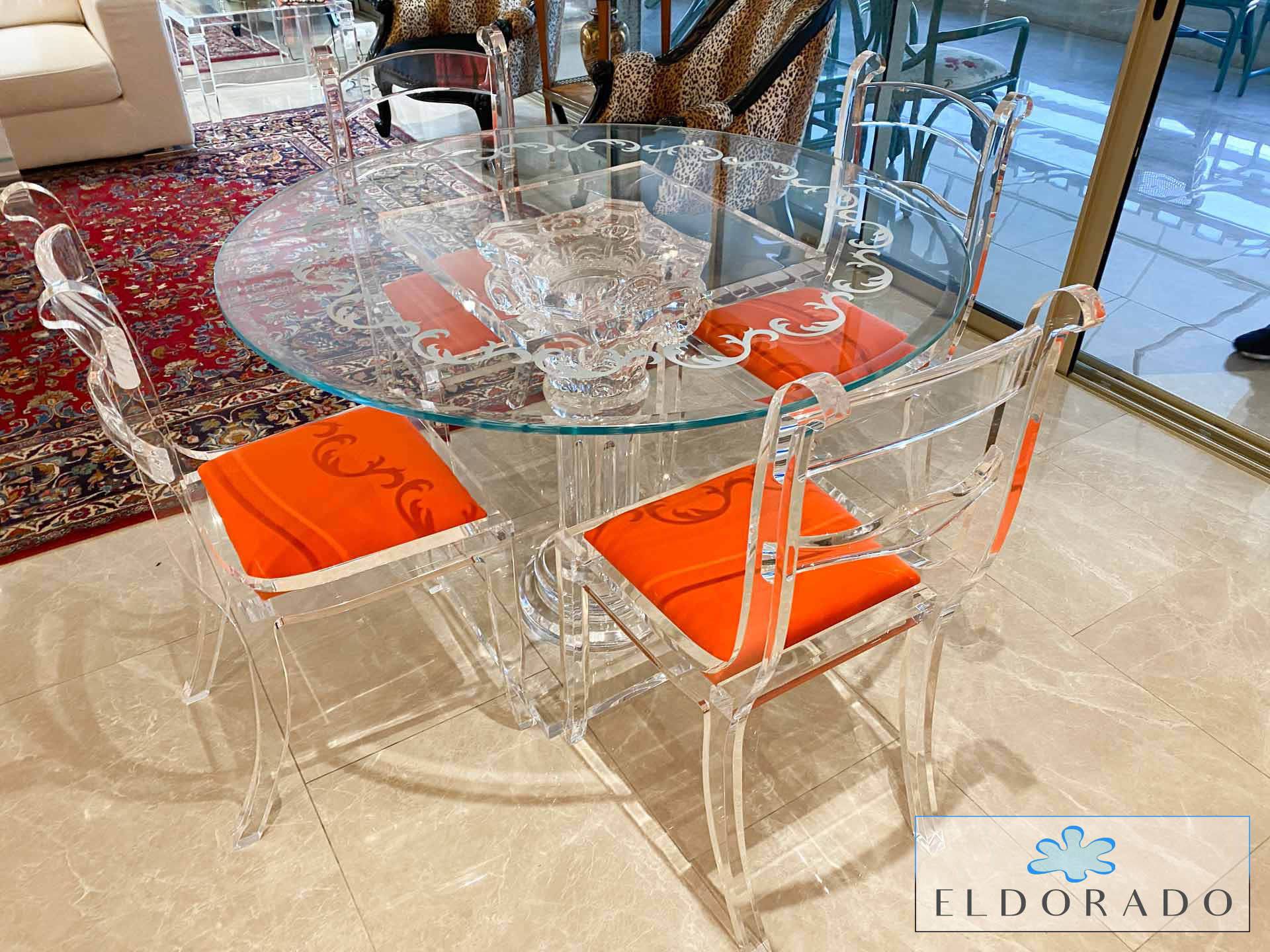 tavoli-pranzo-modello-corinzio-con-1-colonna-clear-acrylic-dining-table-corinzio-diam-110h76-jpg