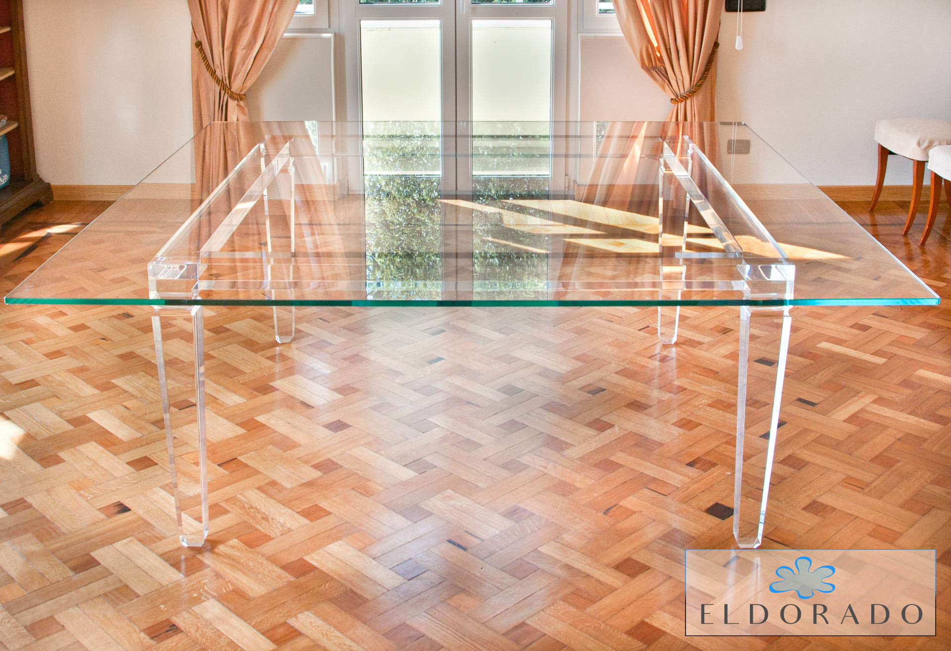 tavoli-pranzo-modello-lv1-a-sbalzo-clear-acrylic-dining-table-lv1-sbalzo-200x200h76-jpg