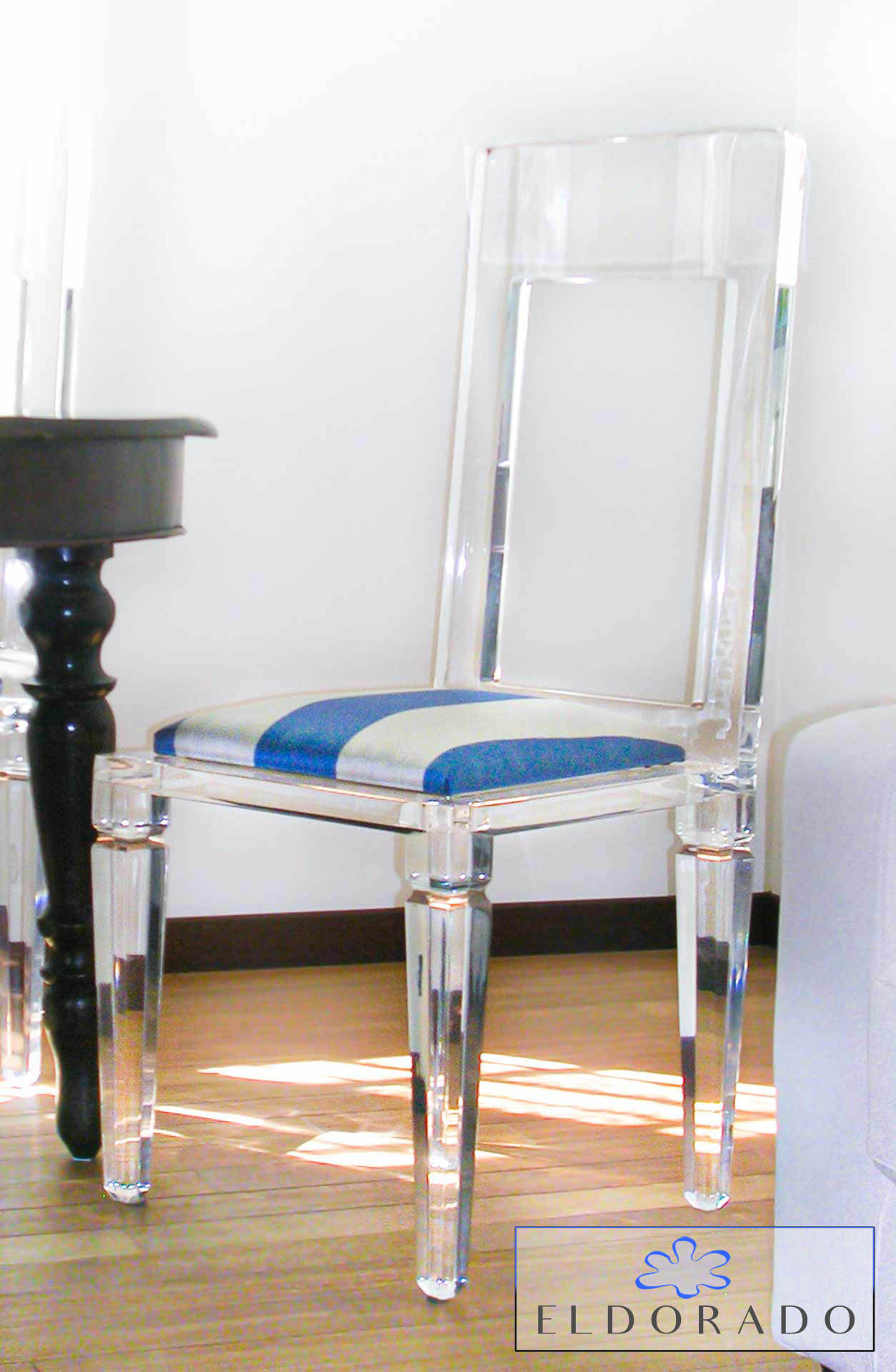sedie-modello-lv1-con-schienale-vuoto-fine-acrylic-chairs-lv1sv-fabric-seat-jpg