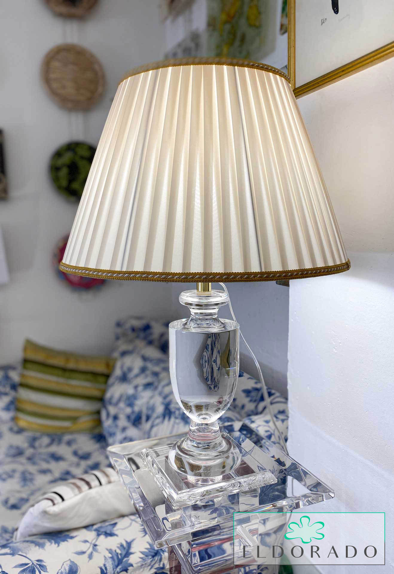 lampade-modello-anfora-grande-fine-acrylic-lamps-anfora-large-jpg