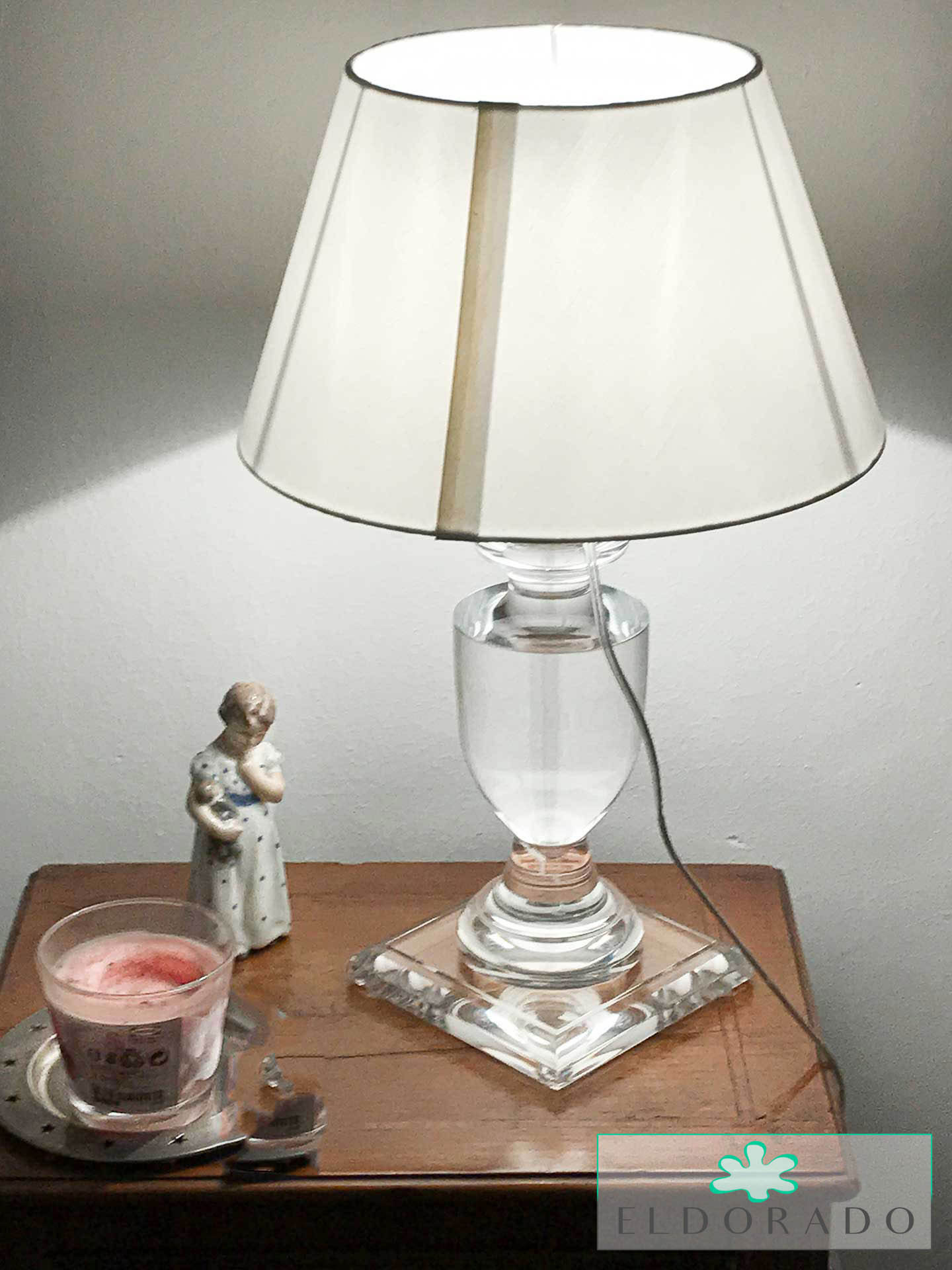 lampade-modello-anfora-piccola-lampada-plexiglass-mod-anfora-piccola-jpg