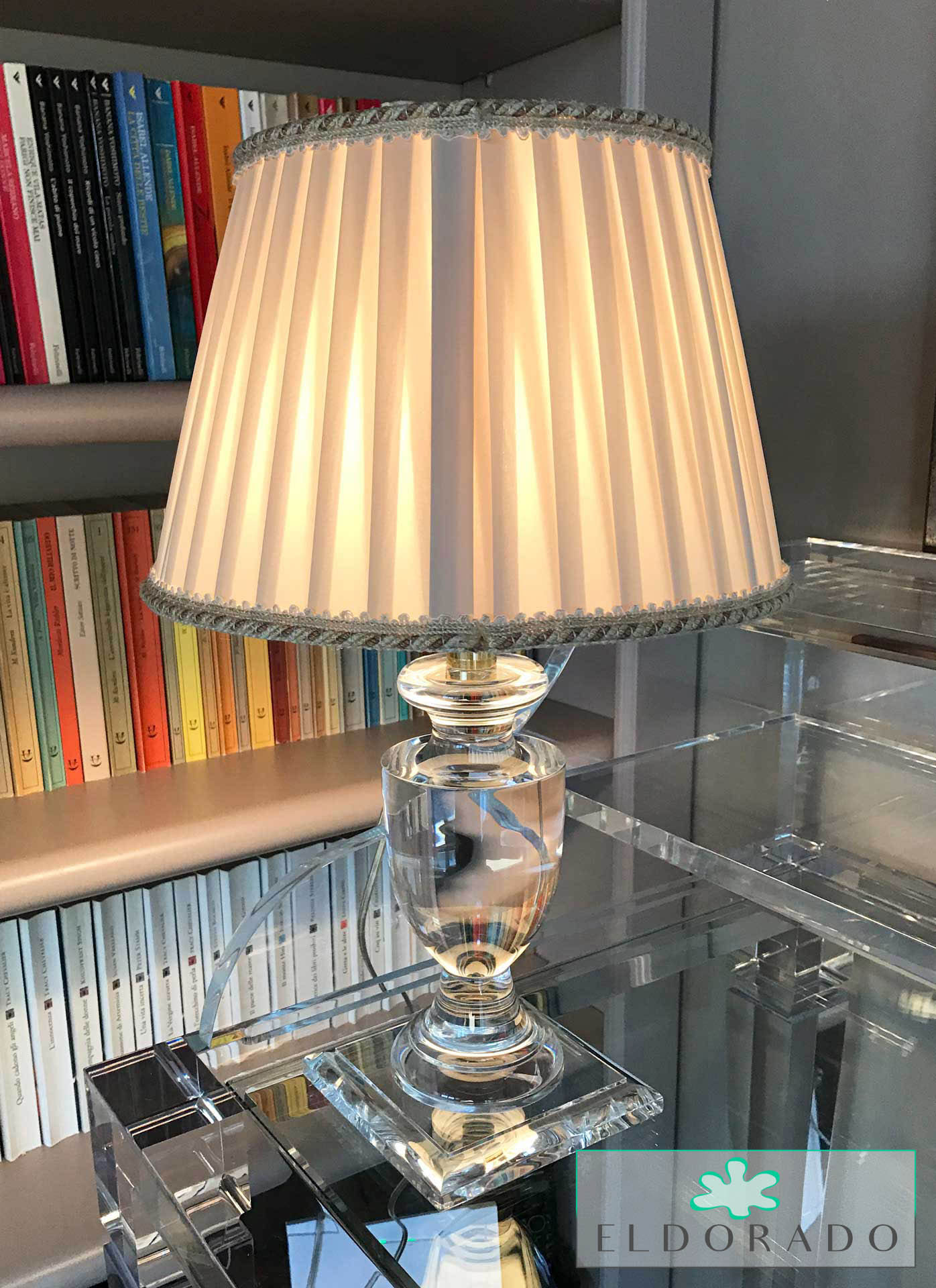 lampade-modello-anfora-piccola-luxury-acrylic-lamp-anfora-small-jpg