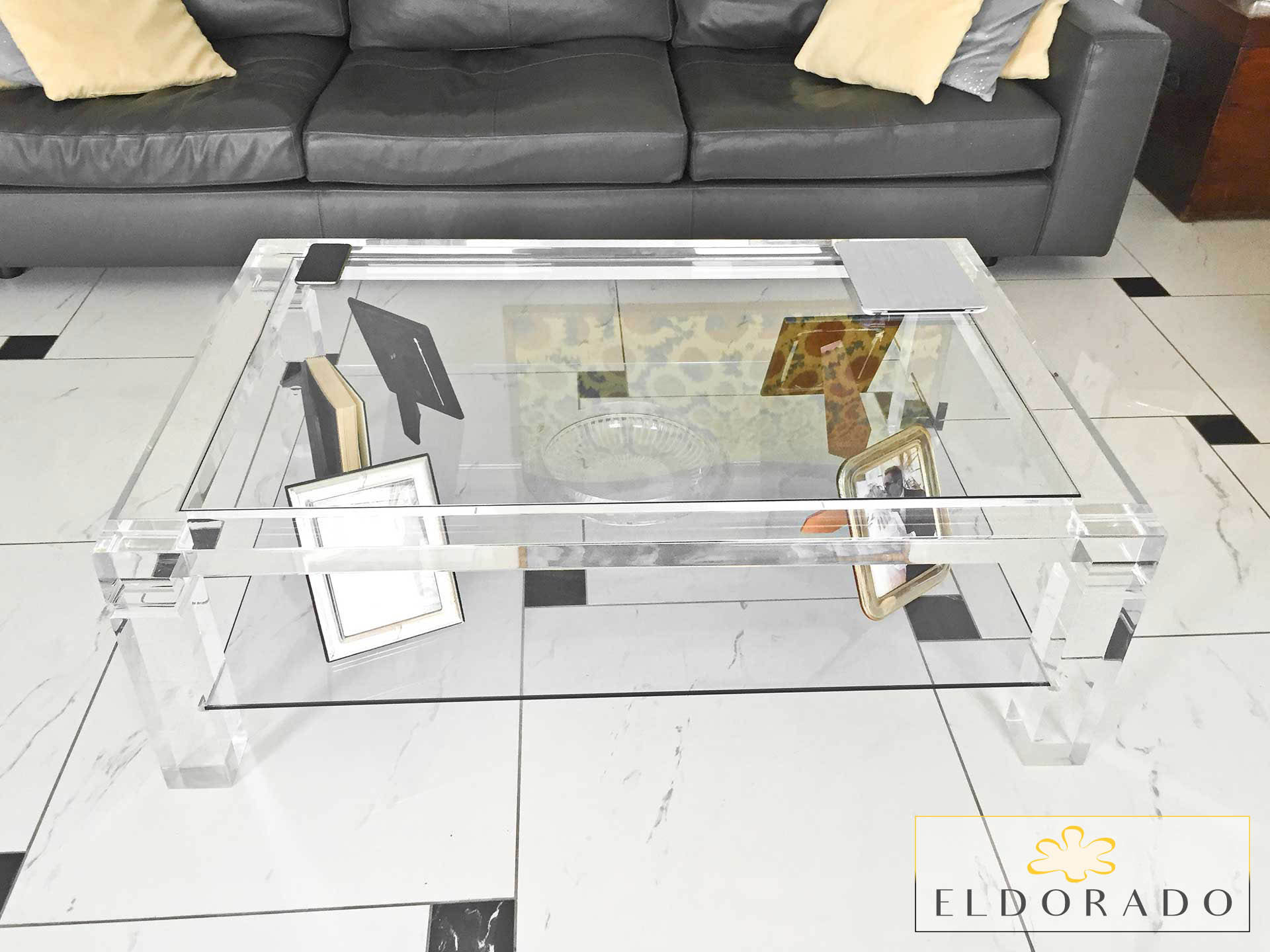 Tavolino in plexiglass MISSING cm 110 x 70 h.40 con ripiano